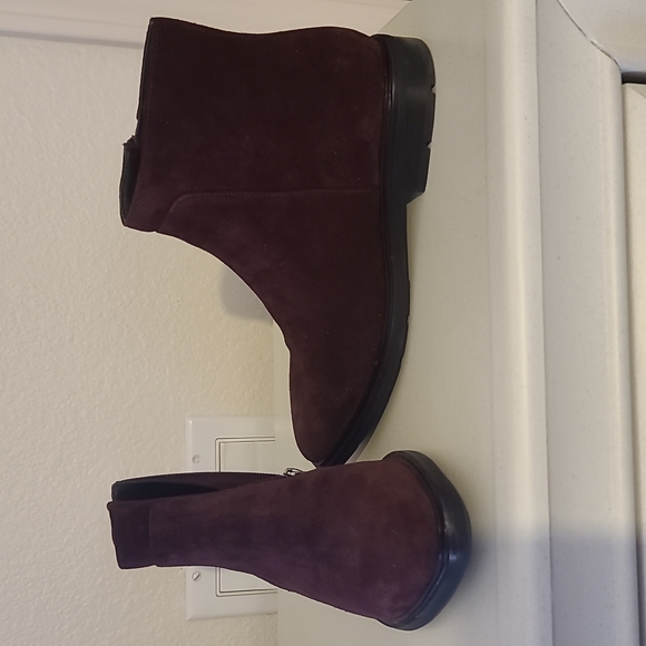 Via Spiga burgundy suede bootie - Picture 3 of 3